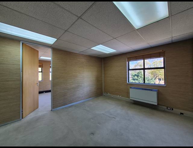 162M² OFFICE TO LET IN DUNKELD WEST